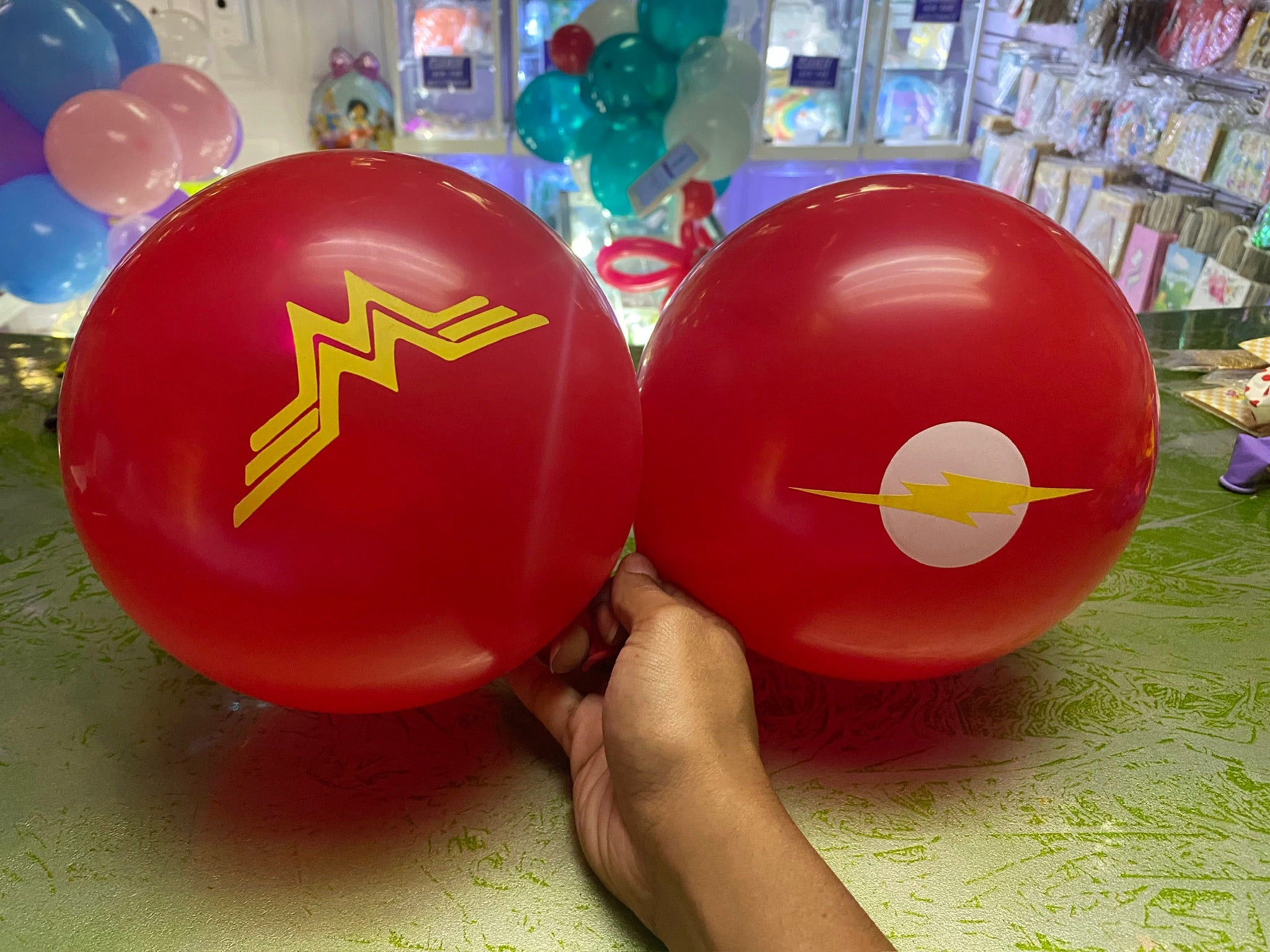 Marvel DC Comics Superhero Logos 12 Inch Latex Balloon - Image 2
