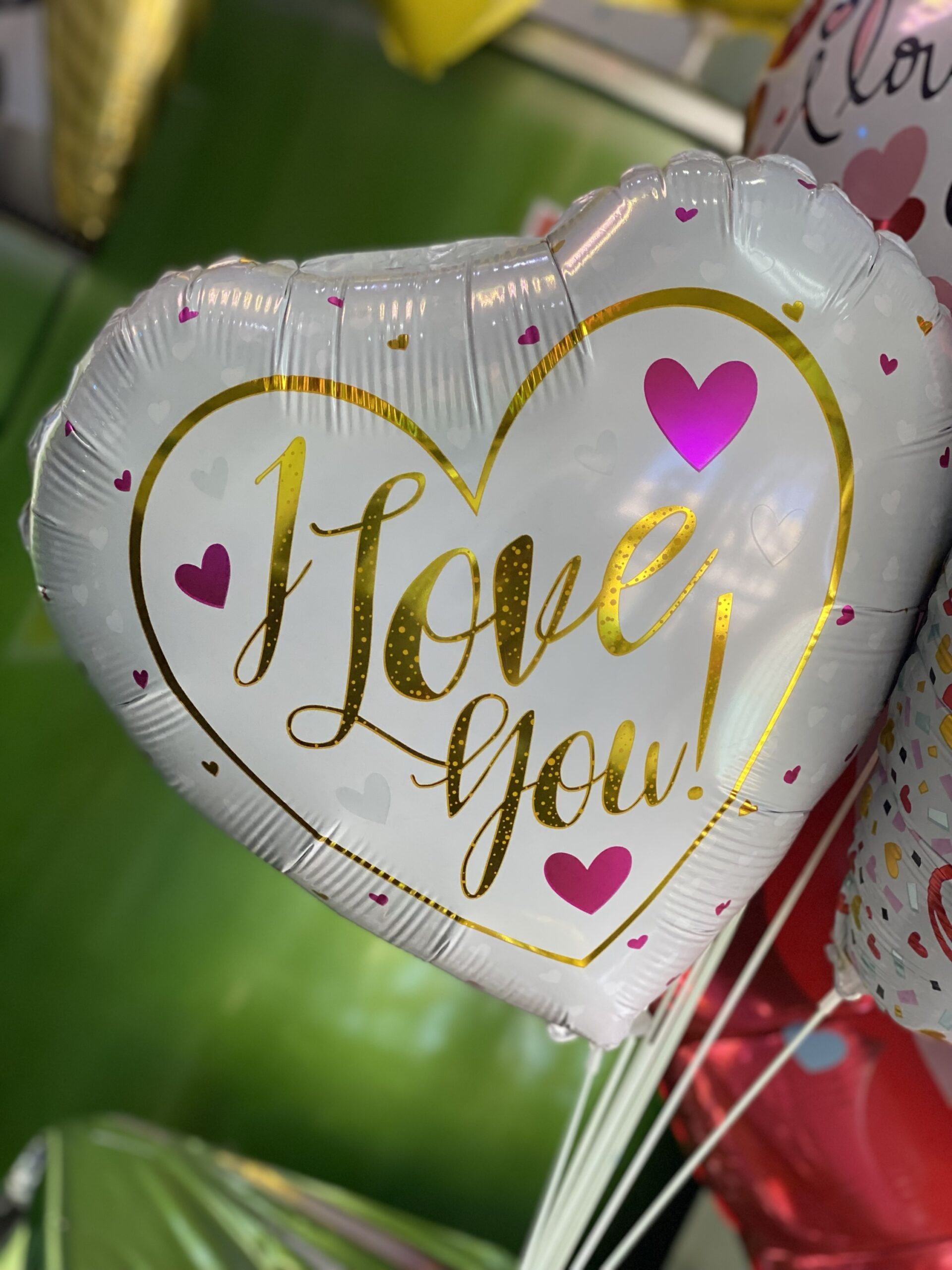 Valentine’s Day Heart-shaped Foil Balloon Bouquet - Image 7